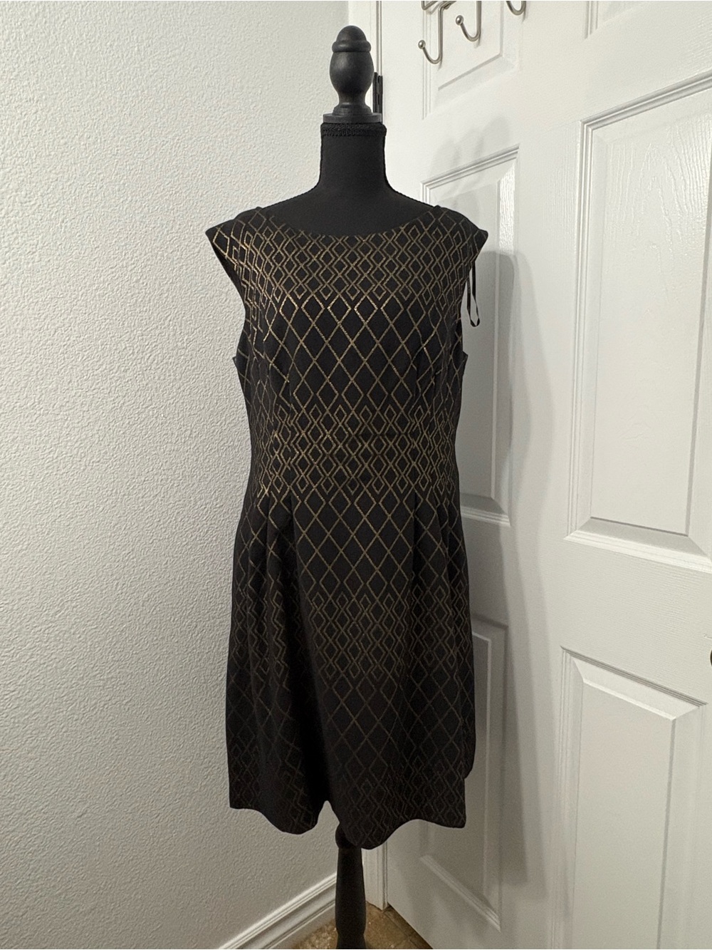 Vince Camuto Black & Gold Geometric Midi Dress